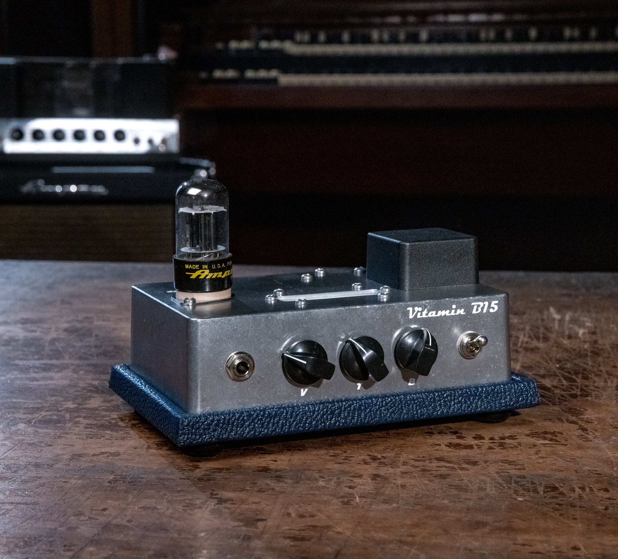 tube preamp bass pedal Deluxe Amplification Vitamin B-15 Bass Preamp DI