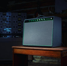 Load image into Gallery viewer, "Roswell" Deluxe Amplification 15 Watt Handwired Tube Amp
